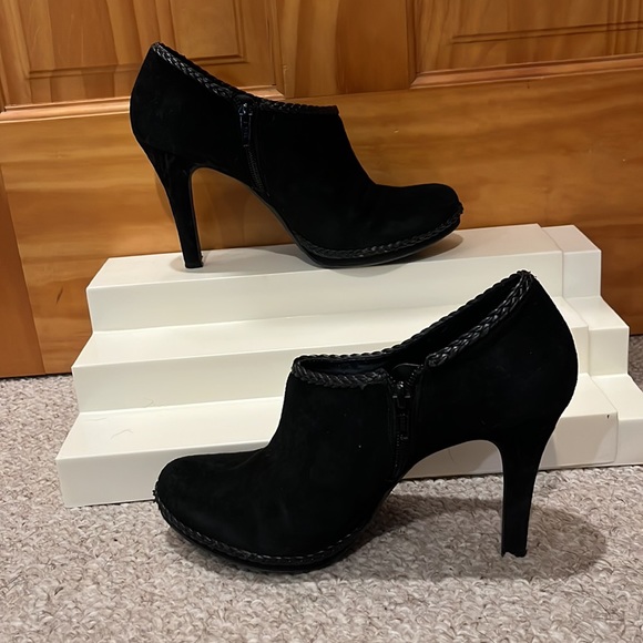 Antonio Melani Dante004 Black Suede Heels - Picture 2 of 10